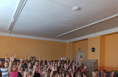 3. 9. Divadélko